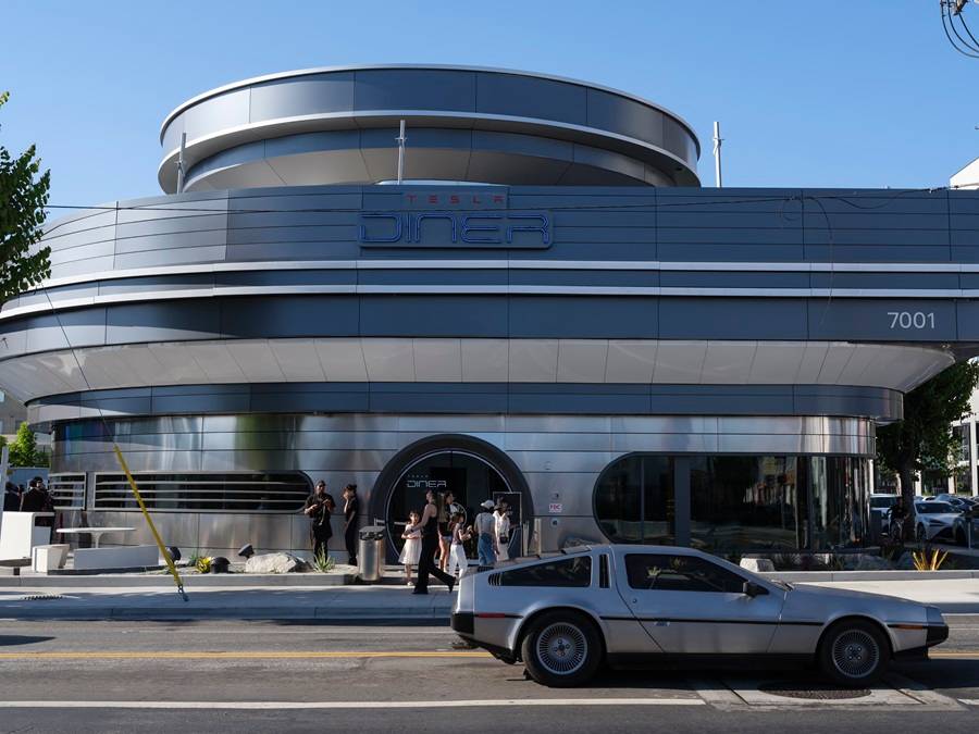 O Tesla Diner em Los Angeles, em agosto de 2025 (Zach Callahan/The New York Times)