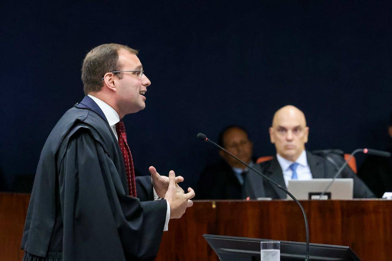 Sustentação oral do Dr. Andrew Fernandes Farias em julgamento da denúncia do núcleo 1 da Pet 12.100. Foto: Gustavo Moreno/STF