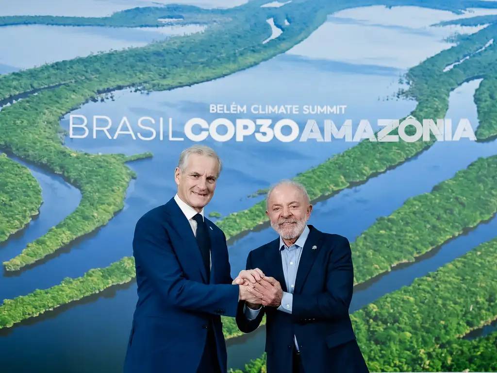 Presidente da República, Luiz Inácio Lula da Silva, com o Primeiro-Ministro do Reino da Noruega, Jonas Gahr Støre, durante a recepção oficial dos Chefes de Delegação da COP30 (Foto: Ricardo Stuckert/PR)