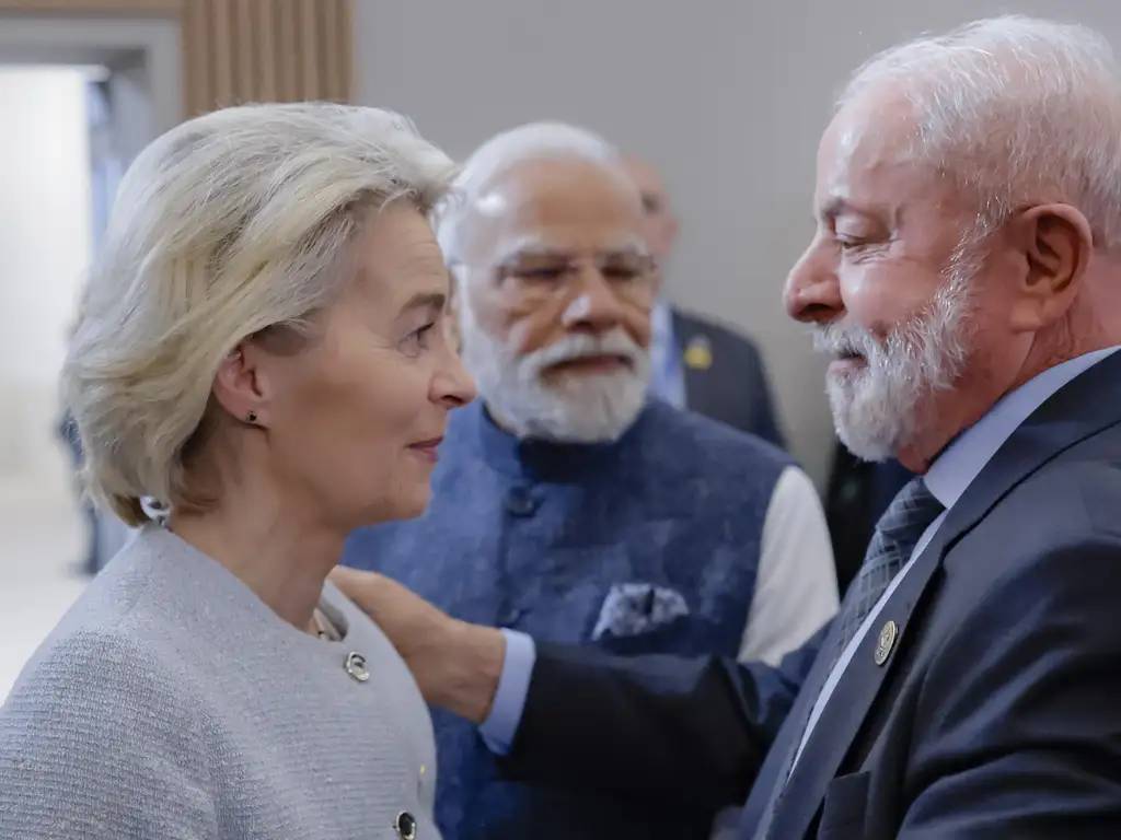 Joanesburgo, 23/11/2025 - Presidente da República, Luiz Inácio Lula da Silva, durante encontro com a Presidente da Comissão Europeia, Ursula von der Leyen, na Terceira Sessão da Cúpula de Líderes do G20: Um Futuro Justo para Todos (minerais críticos, trabalho decente, inteligência artificial). Foto: Ricardo Stuckert/PR
