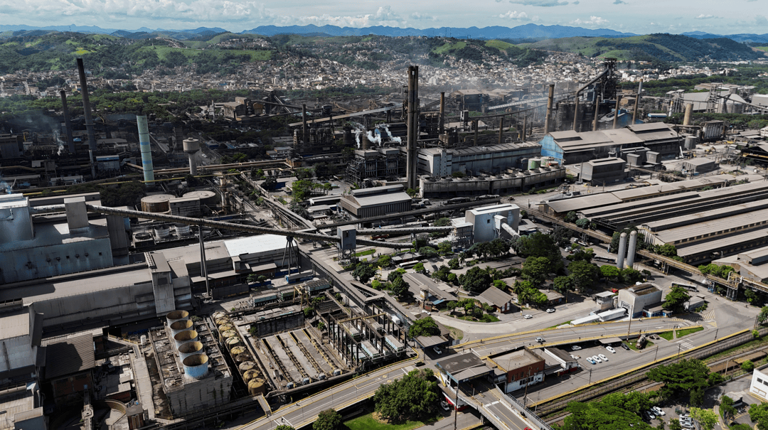 Uma vista de drone mostra a Companhia Siderúrgica Nacional (CSN) em Volta Redonda