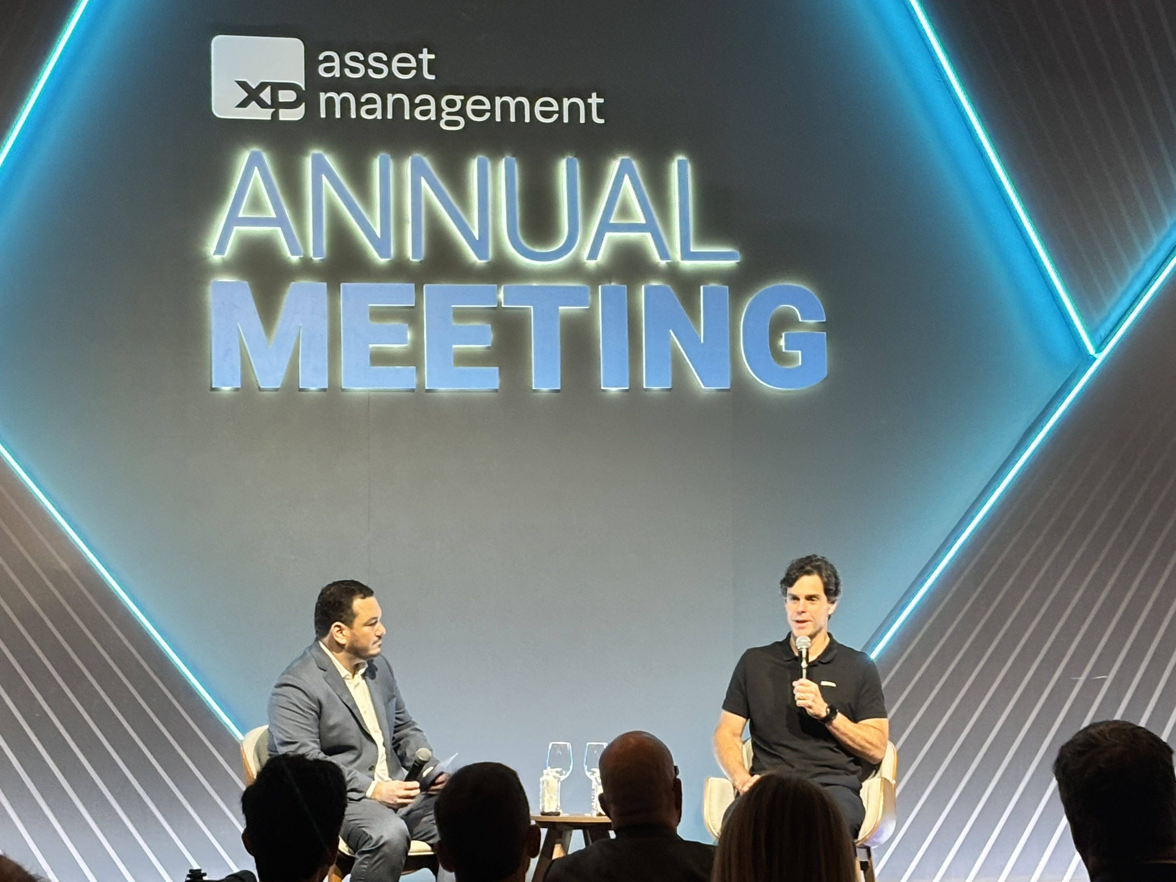 Guilherme Benchimol, fundador e presidente executivo do Conselho de Administração da XP Inc., e Matheus Lombardi, CEO do InfoMoney (Marina Verenicz/InfoMoney)