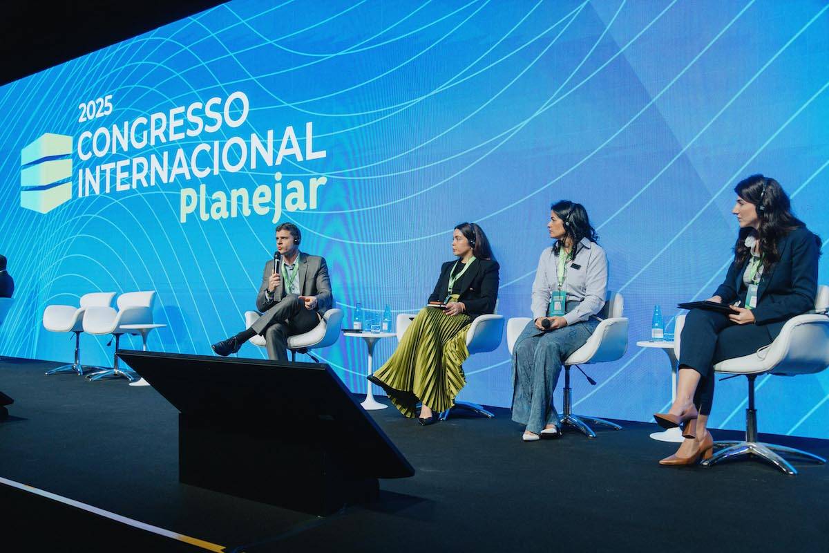 Da esquerda para direita: Bruno Funchal, CEO da Bradesco Asset, Thais Veiga Shinga, sócia do escritório Mannrich e Vasconcelos Advogados, Betânia Faria, gerente jurídica e de compliance da Planejar e a mediadora Luciana Pantaroto, CFP® e 
sócia da consultoria Dian & Pantaroto - (Foto: Divulgação)