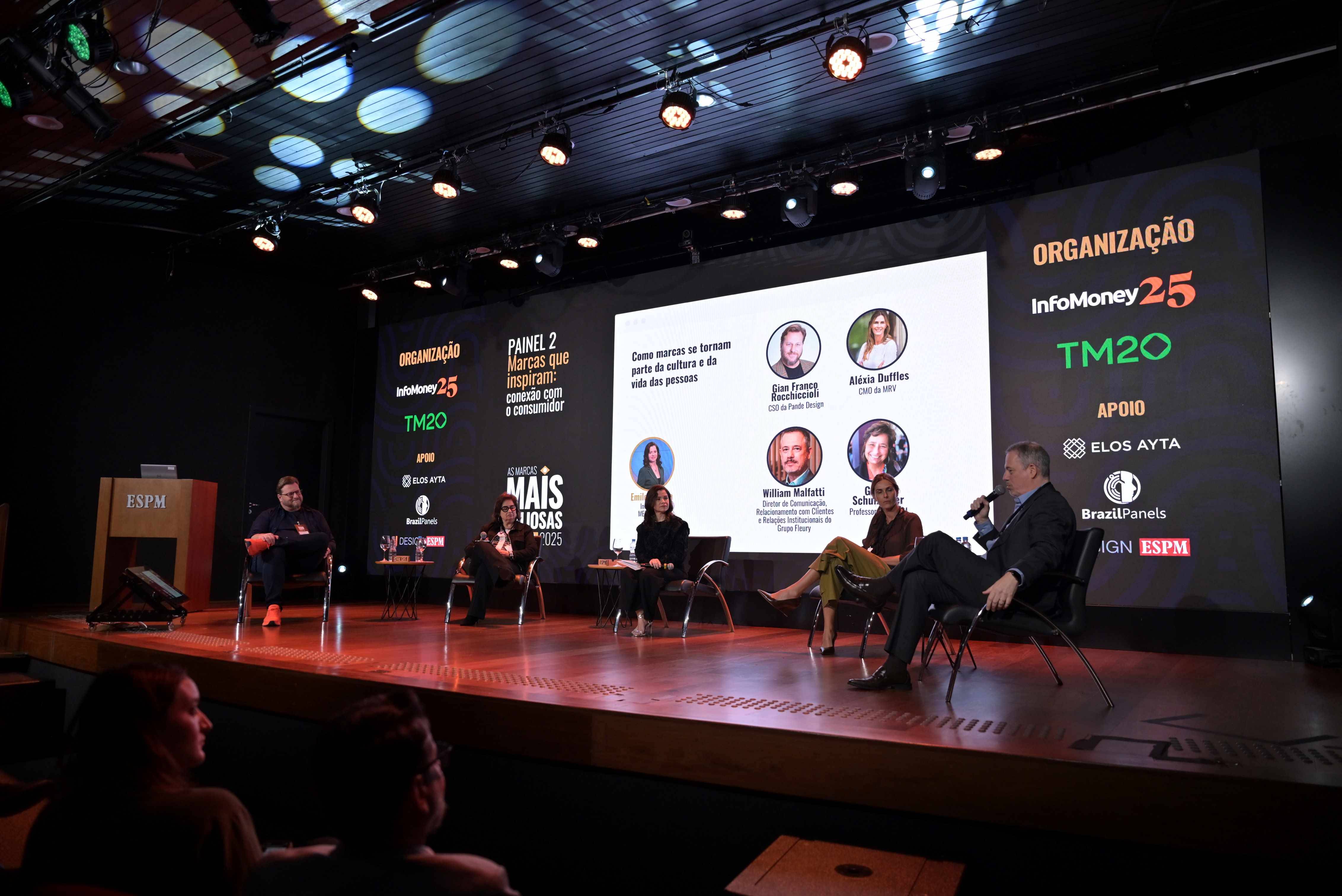 Painel "Como marcas se tornam parte da cultura e da vida das pessoas" contou com William Malfatti, do Grupo Fleury; Aléxia Duffles, da MRV; Gian Franco Rocchiccioli, da Pande Design; Gisela Schulzinger, da ESPM; e mediação de Emilene Silva, do InfoMoney.