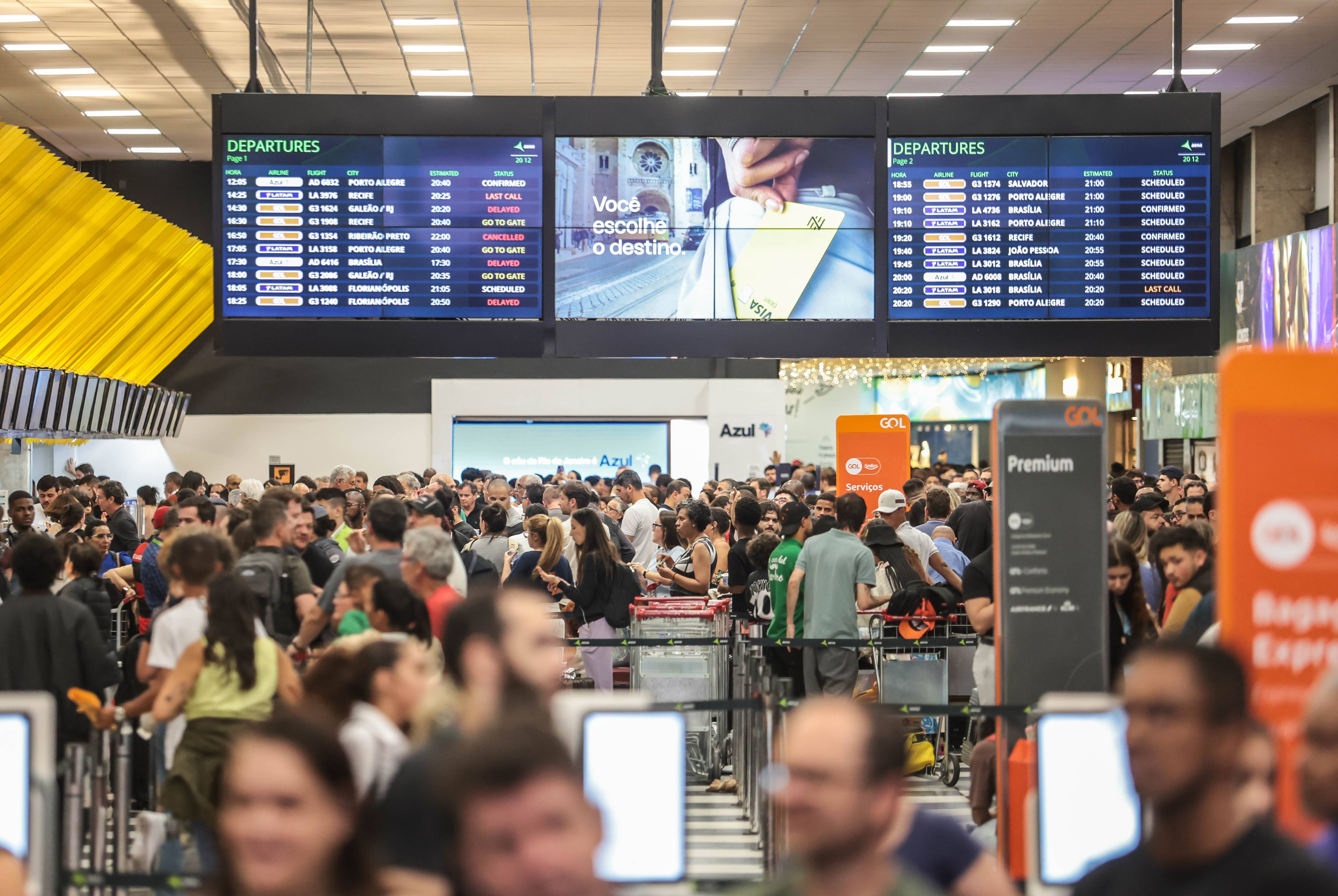 São Paulo (SP) 10/12/2025 -  Aeroporto de Congonhas lotado devido a cancelamento de voos. Foto Paulo Pinto/Agencia Brasil