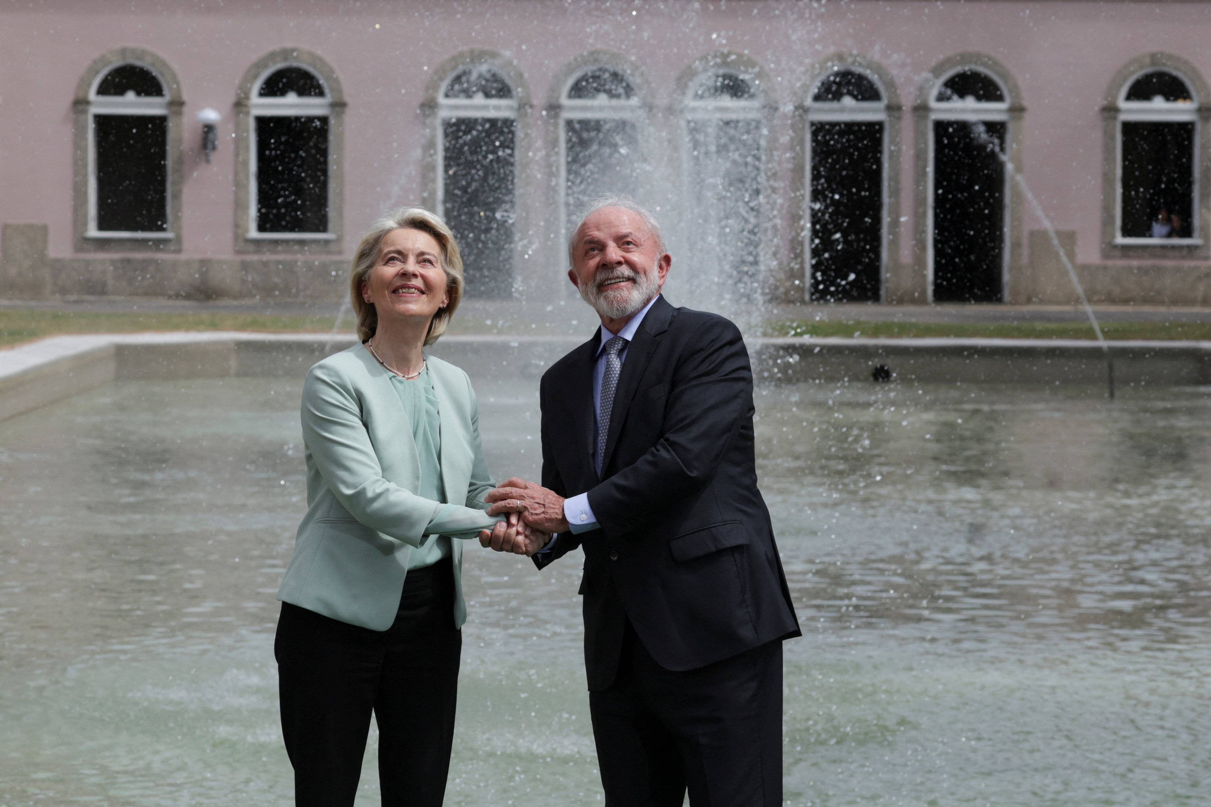 Presidente Luiz Inácio Lula da Silva encontra-se com a presidente da Comissão Europeia, Ursula von der Leyen no Palácio do Itamaraty, no Rio de Janeiro
16 de janeiro de 2026
REUTERS/Ricardo Moraes