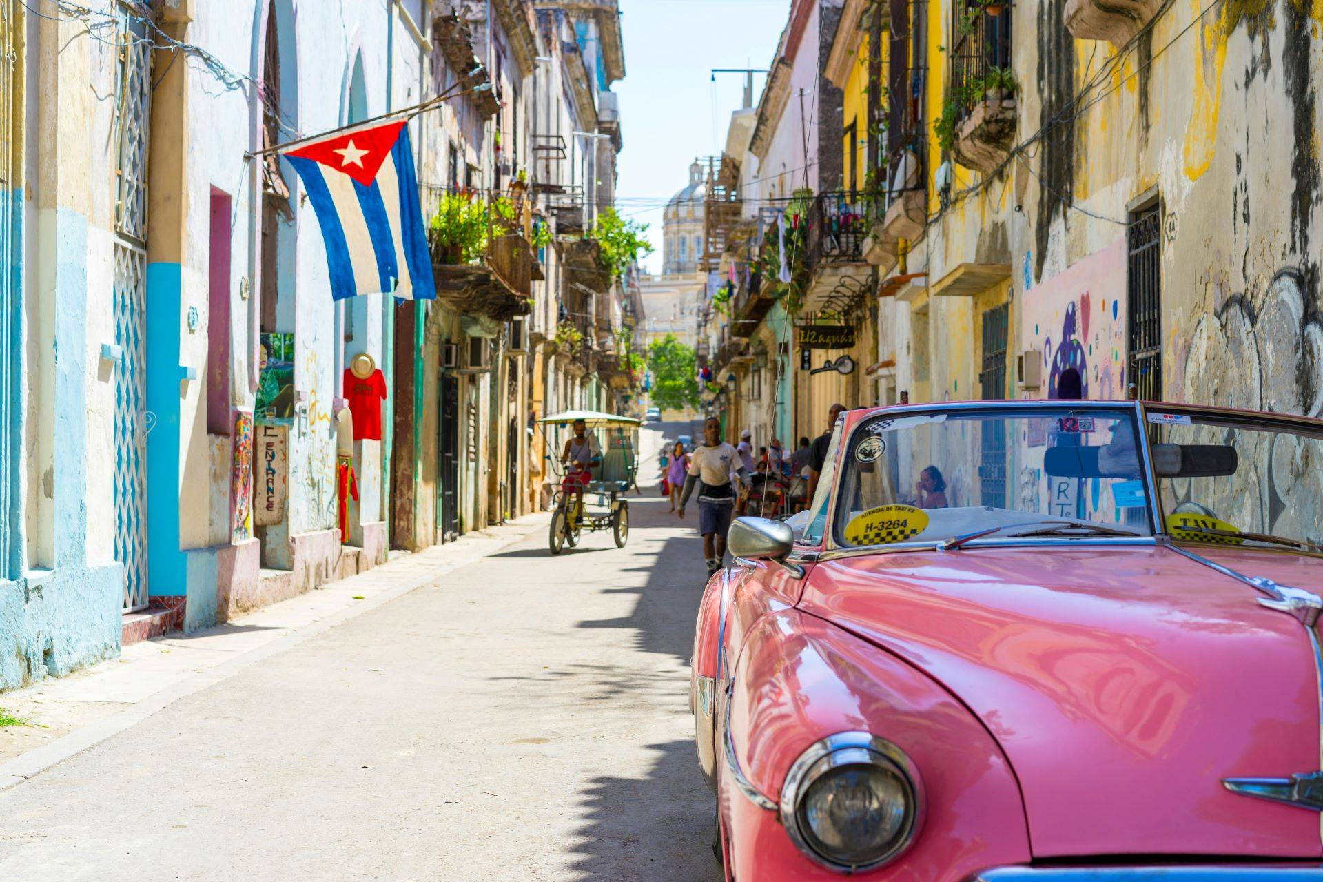 Rua em Cuba. (Foto: Alexander Kuze/Unsplash)      