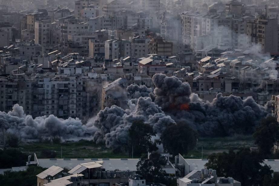 6 de março de 2026 - Fumaça sobe após um ataque israelense a Beirute, capital do Líbano. Foto: REUTERS/Khalil Ashawi