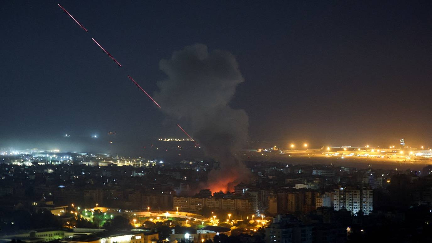 12 de março de 2026 - Fumaça é vista após ataque de Israel em Beirute, consequência da escalada do conflito entre o Hezbollah e Israel. Foto: REUTERS/Amr Abdallah Dalsh
