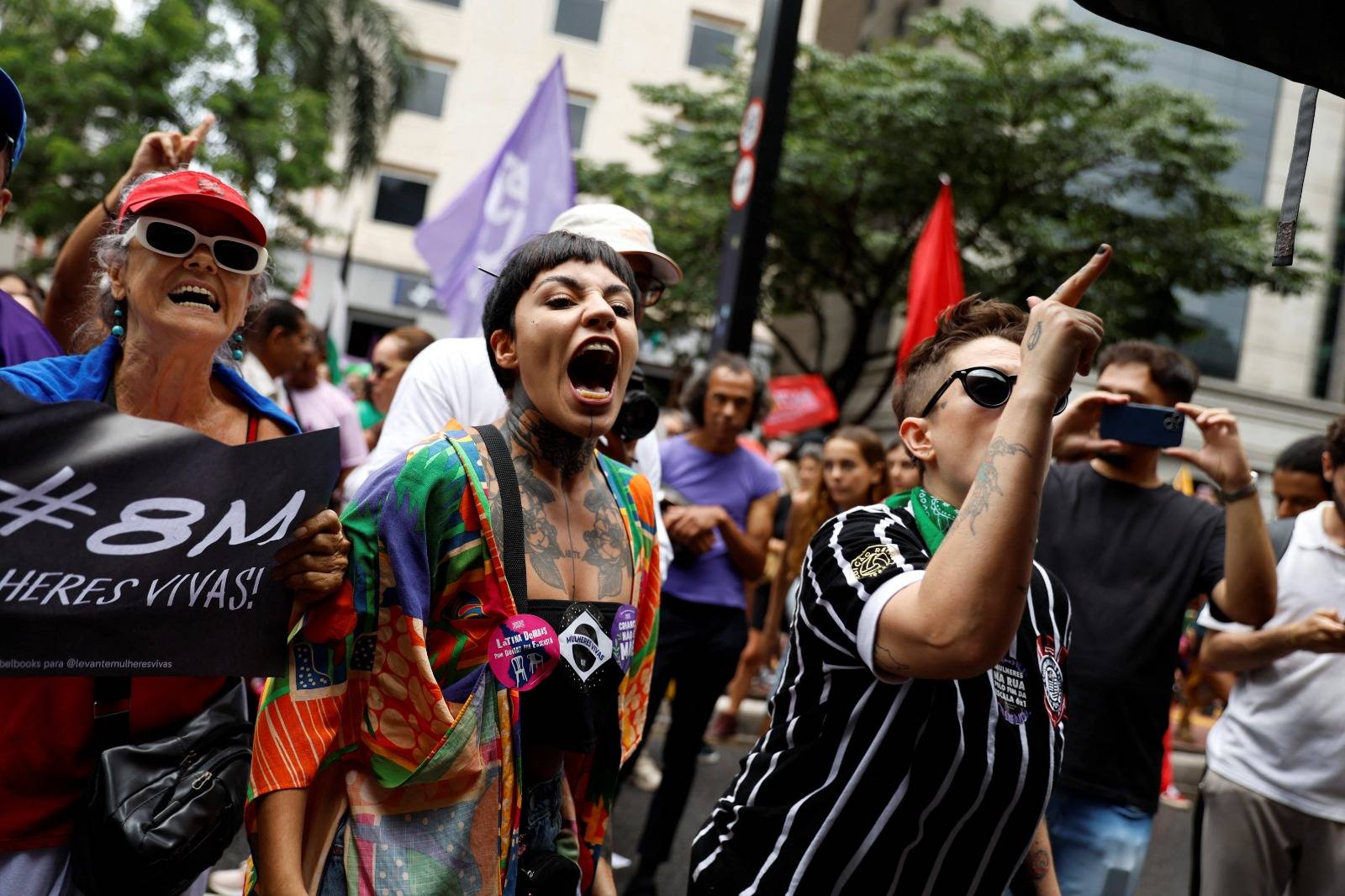 Mulheres participam de uma marcha para marcar o Dia Internacional da Mulher, em São Paulo, Brasil, em 8 de março de 2026. REUTERS/Tuane Fernandes