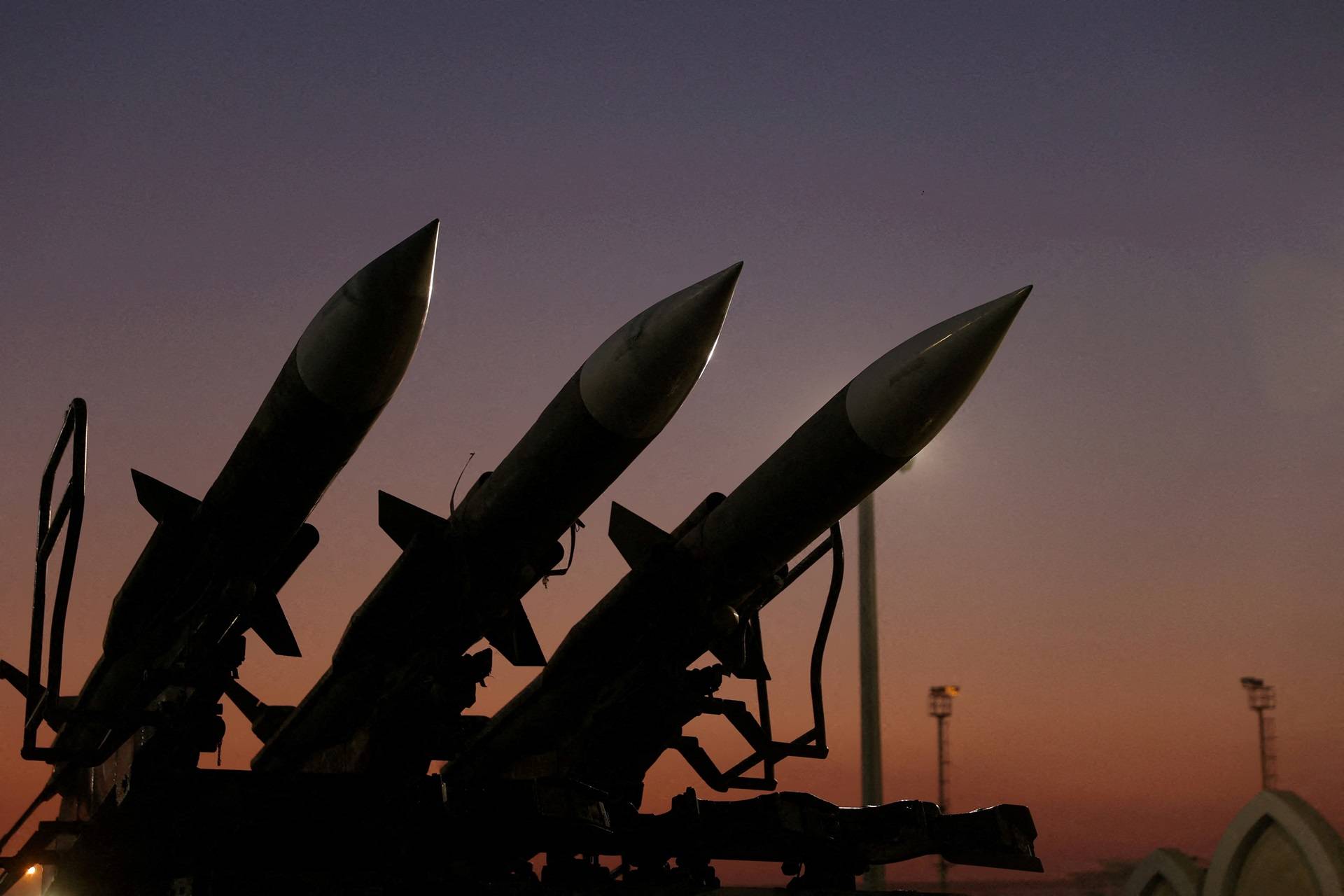 Mísseis iranianos em exposição no Museu da Força Aeroespacial do Corpo da Guarda Revolucionária Islâmica (IRGC), em Teerã, Irã - 12/11/2025 (Foto: Majid Asgaripour/WANA via REUTERS)
