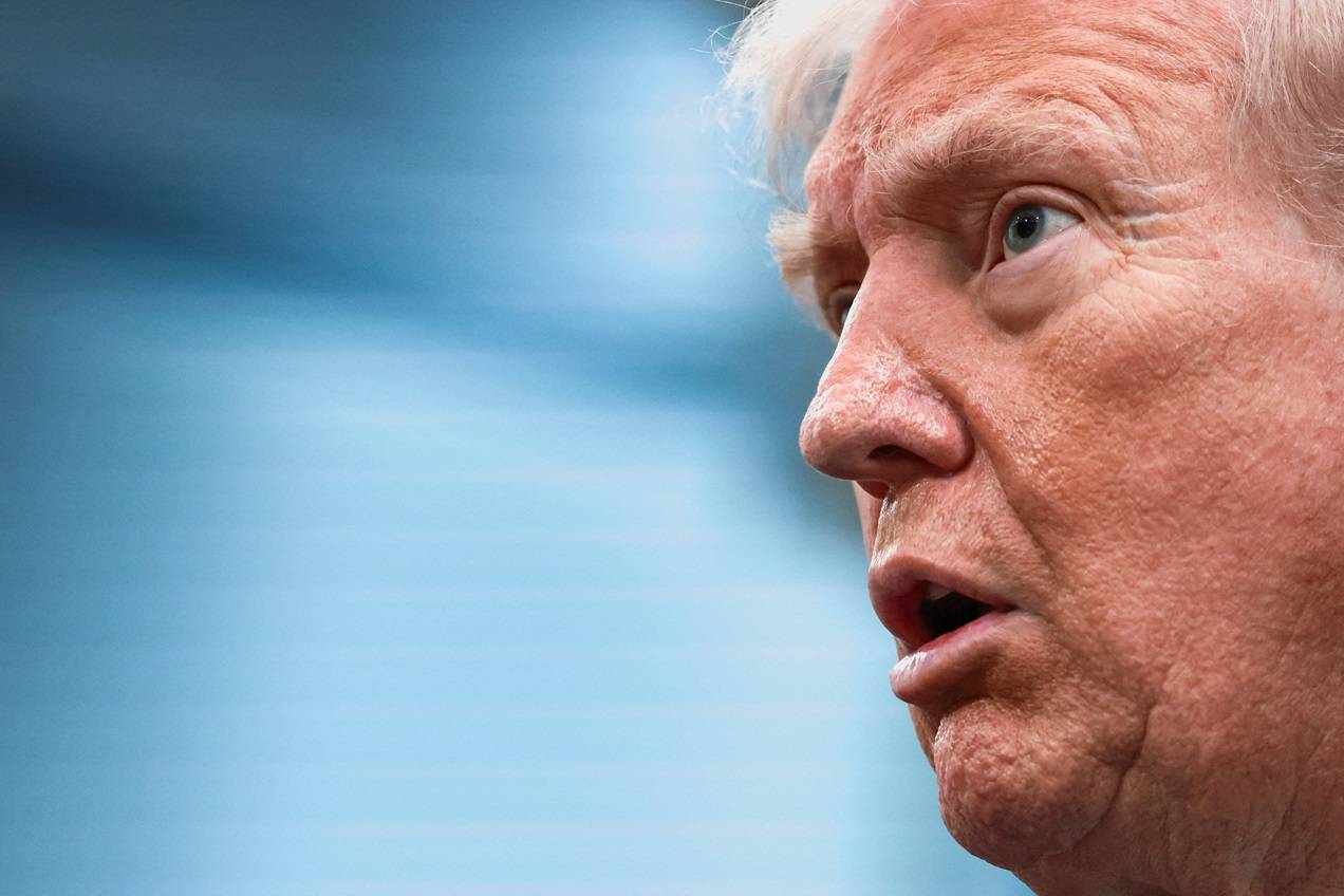 O presidente dos EUA, Donald Trump, reage enquanto responde a perguntas da imprensa durante uma coletiva na Sala de Briefing James S. Brady, na Casa Branca, em Washington, D.C., Estados Unidos, em 6 de abril de 2026. REUTERS/Evelyn Hockstein