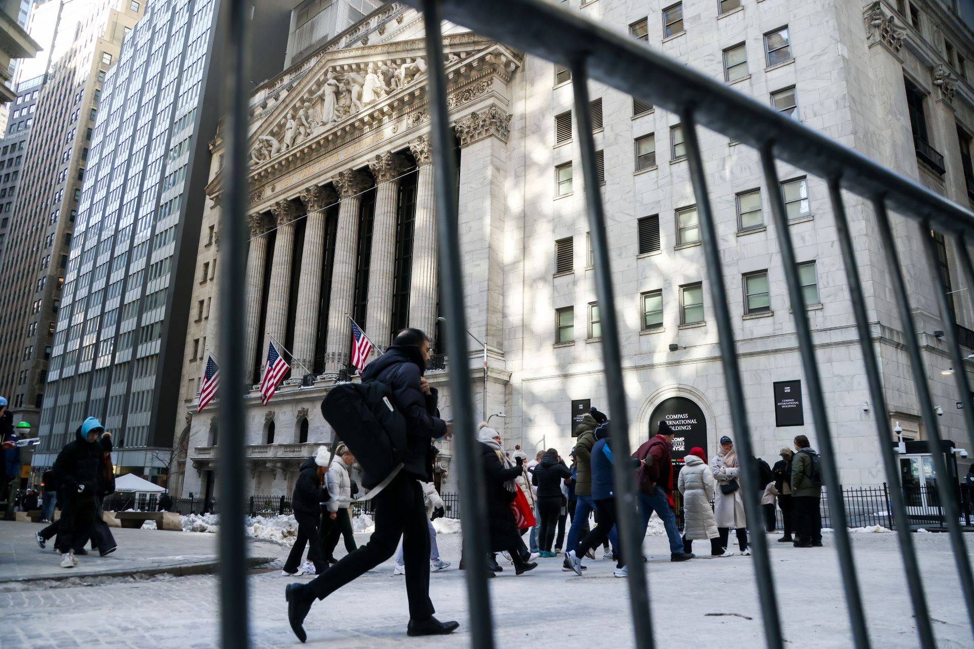 No início deste ano, a Bolsa de Valores de Nova York anunciou a construção de uma plataforma que utiliza tecnologia blockchain para permitir a negociação de ações tokenizadas e fundos negociados em bolsa (ETFs) 24 horas por dia. (Foto: Michael Nagle/Bloomberg)