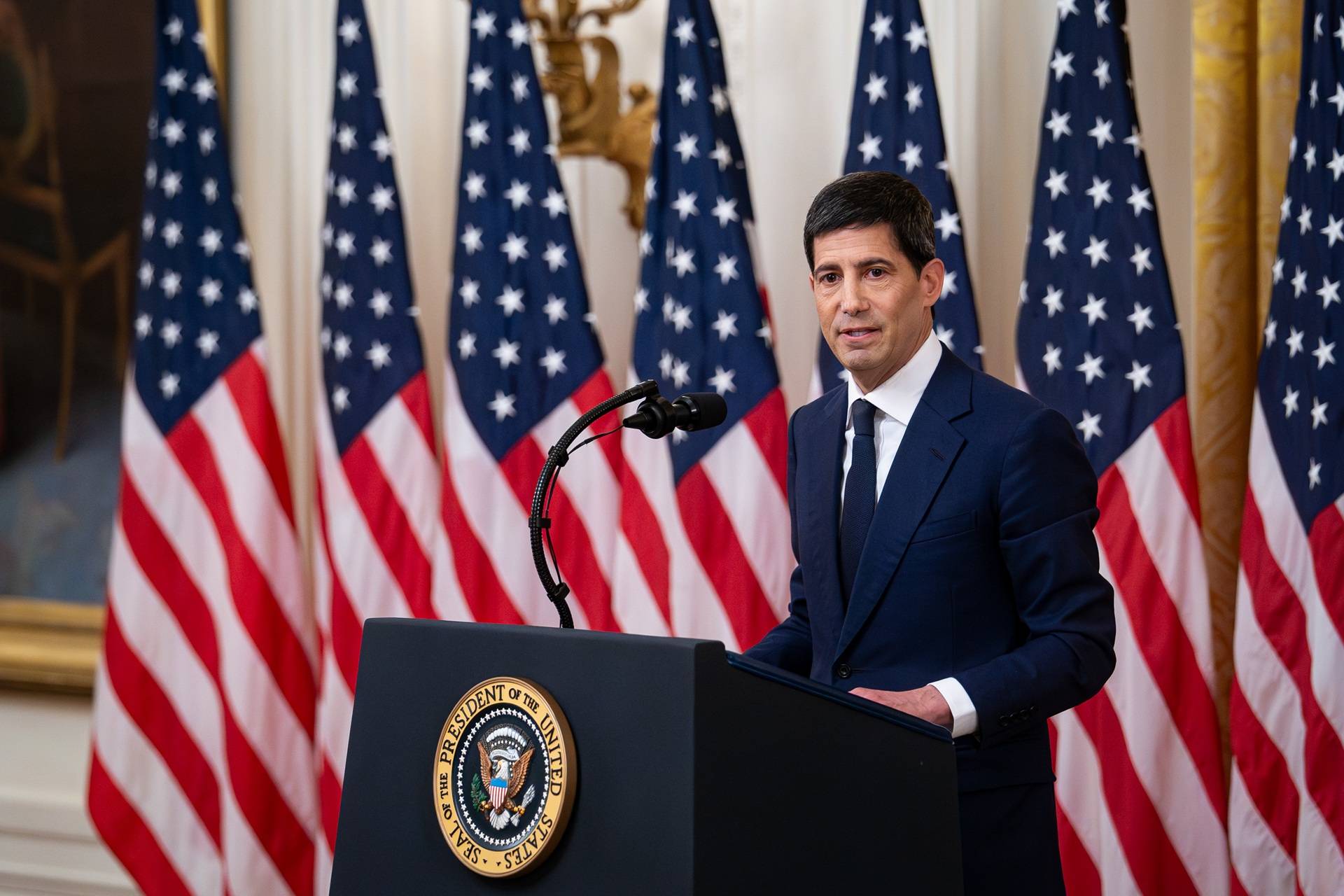 Kevin Warsh, presidente do Federal Reserve dos EUA, discursa durante a cerimônia de posse no Salão Leste da Casa Branca, em Washington, D.C., EUA, na sexta-feira, 22 de maio de 2026. (Foto: Bloomberg)