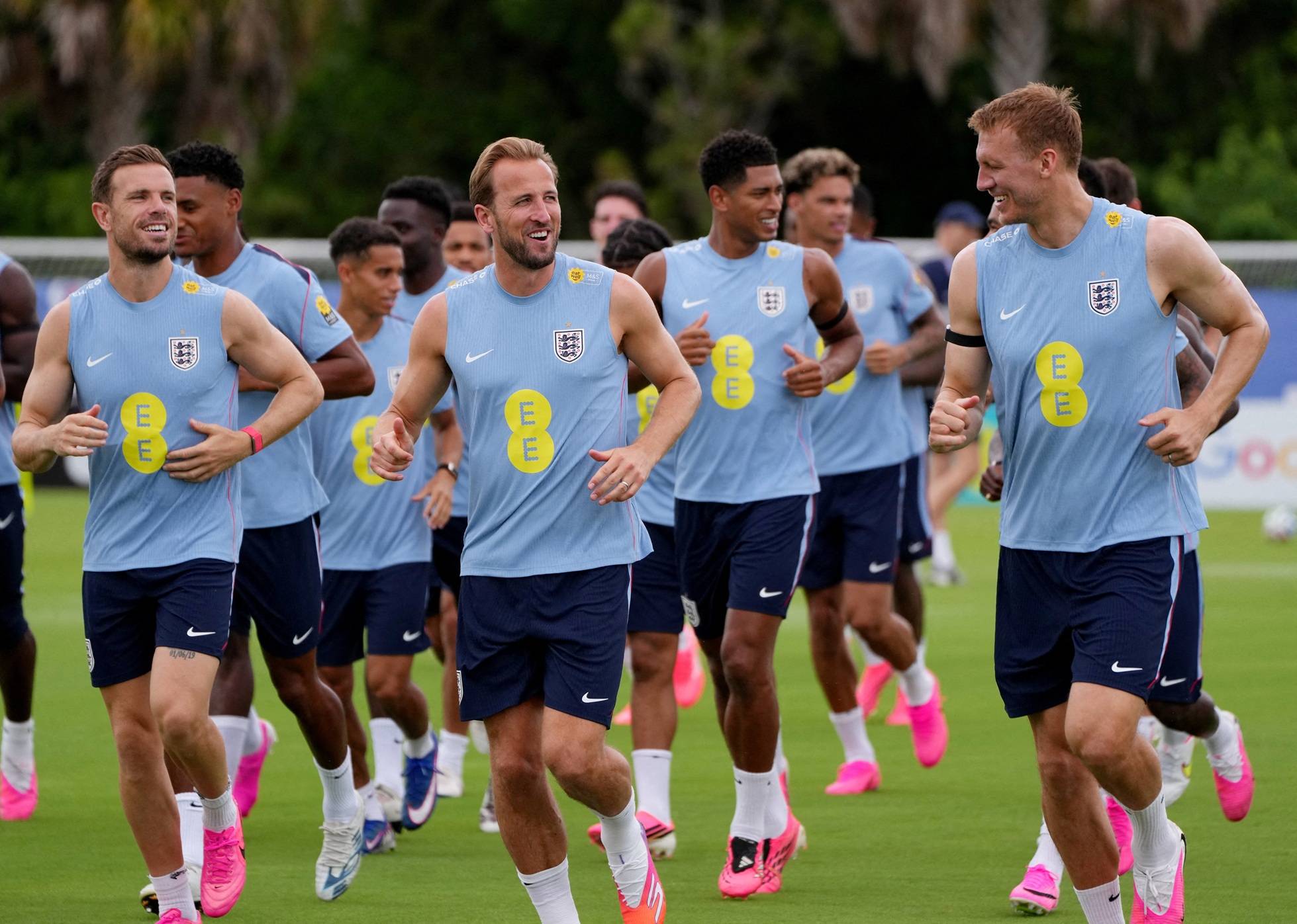 Futebol - Copa do Mundo da Fifa 2026 - Treino da Inglaterra - Gardens North County District Park, em Palm Beach Gardens, Flórida, EUA - 9 de junho de 2026 - Harry Kane, Jordan Henderson e Dan Burn, da Inglaterra, durante treino - IMAGN IMAGES via Reuters/Jim Rassol