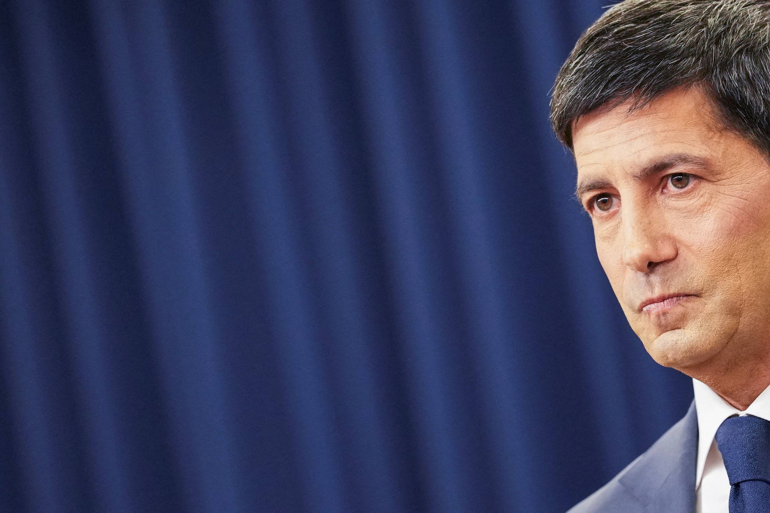 O novo presidente do Federal Reserve dos EUA, Kevin Warsh, concede uma coletiva de imprensa após uma reunião de dois dias do Comitê Federal de Mercado Aberto (FOMC), na sede do Federal Reserve em Washington, D.C., EUA, em 17 de junho de 2026. REUTERS/Eric Lee