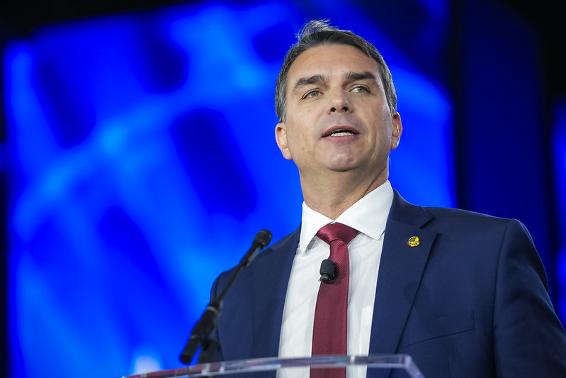 Quem é Flávio Bolsonaro: de herdeiro político de Jair a candidato do PL ao Planalto