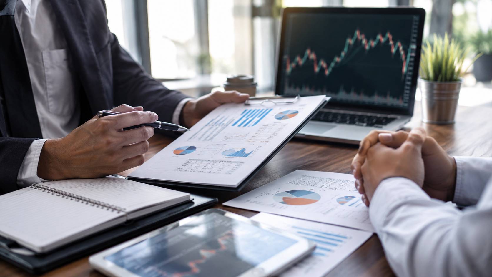Caso Master e novas regras ampliam interesse pelo fee fixo na assessoria