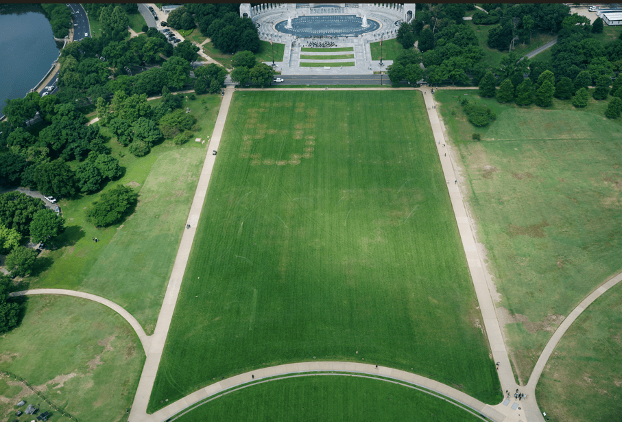 Grande traçado do termo 8647 no terreno do National Mall em Washington 11 de junho de 2026