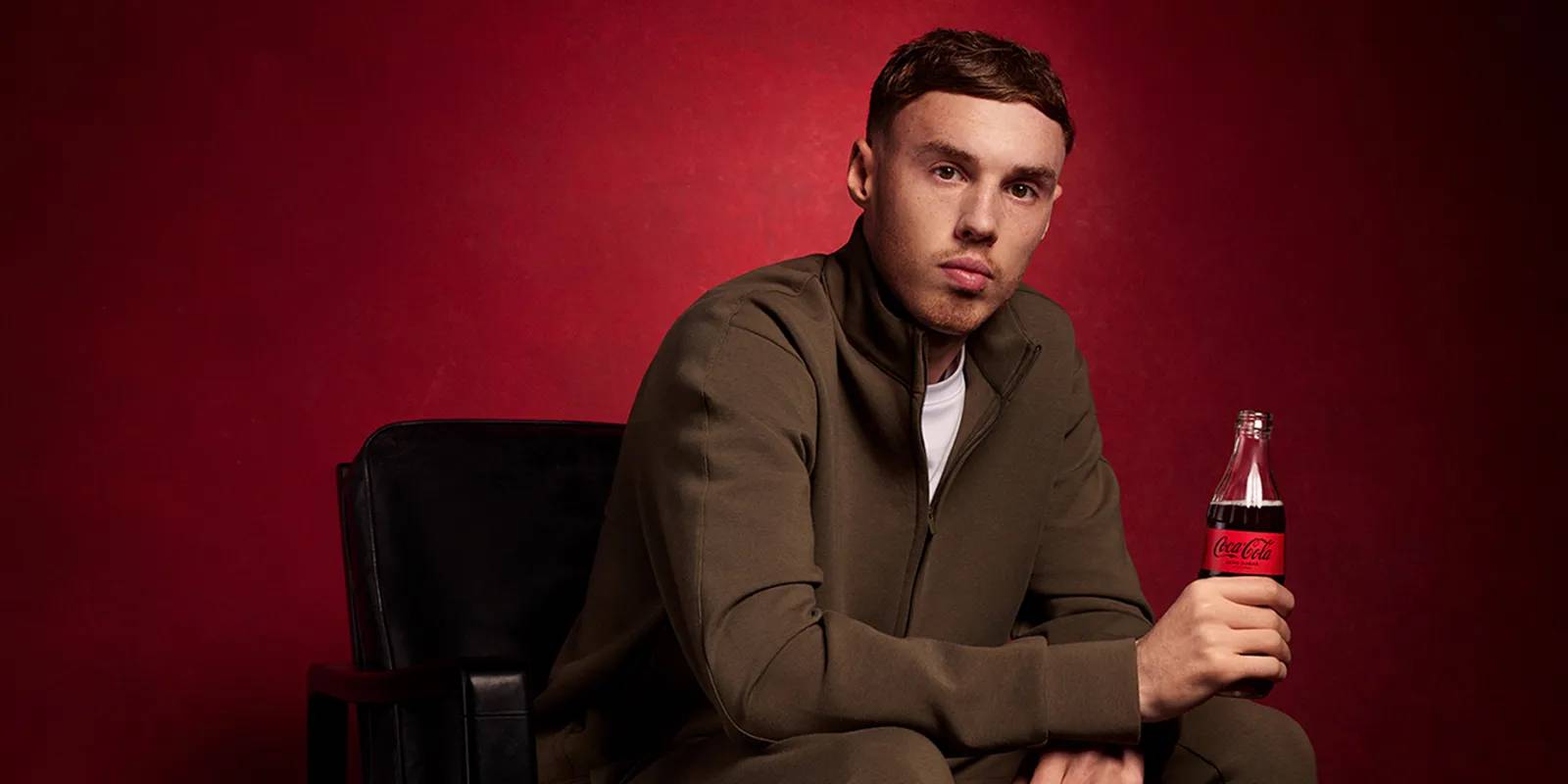 Meia inglês Cole Palmer em campanha para a Coca-Cola (Foto: Divulgação/Coca-Cola)