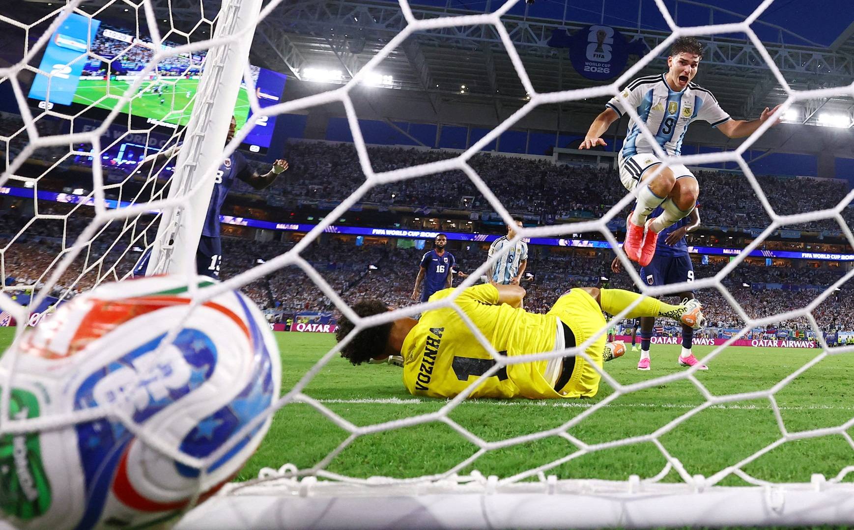 3 de julho de 2026 - Argentina venceu Cabo Verde em jogo emocionante e se classificou para as oitavas de final. Foto: REUTERS/Paul Childs     TPX IMAGES OF THE DAY