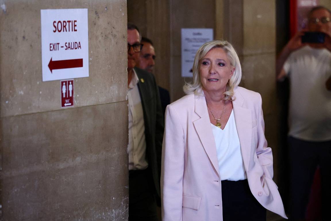 Marine Le Pen em tribunal de Paris
  7 de julho de 2026   REUTERS/Sarah Meyssonnier