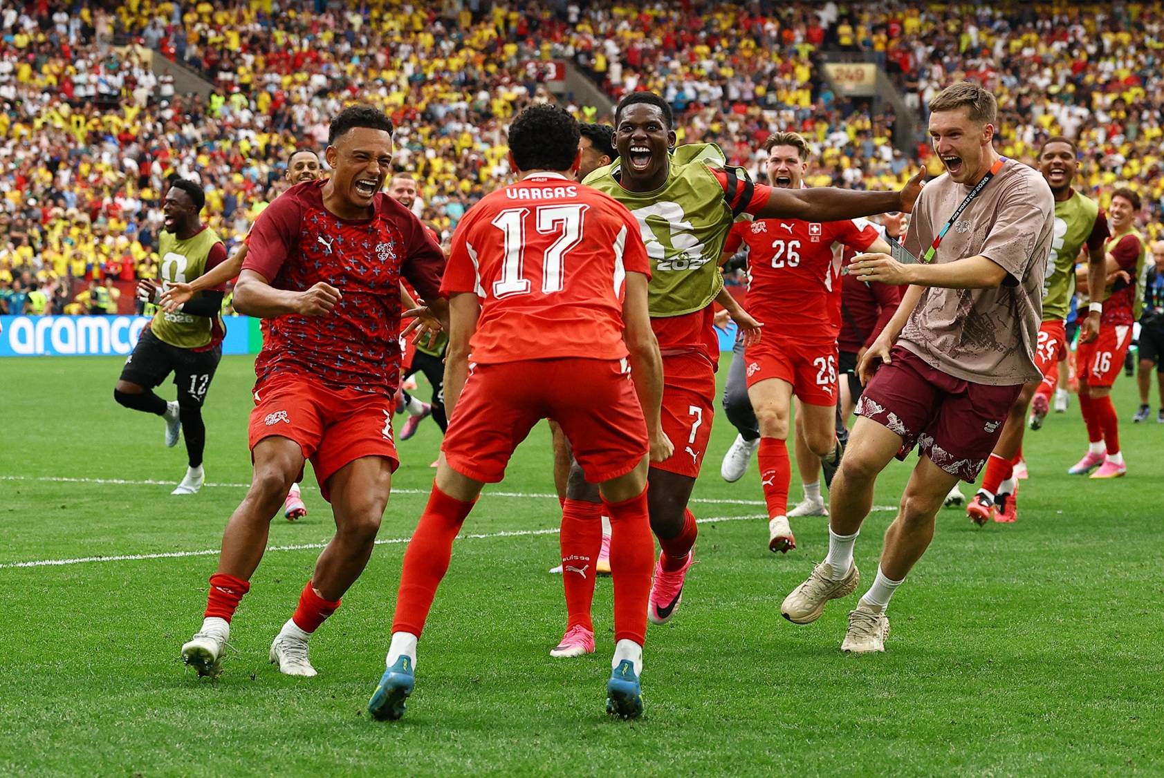 7 de julho de 2026 - Jogadores suíços comemoram classificação para as quartas de final da Copa. Foto: REUTERS/Agustin Marcarian