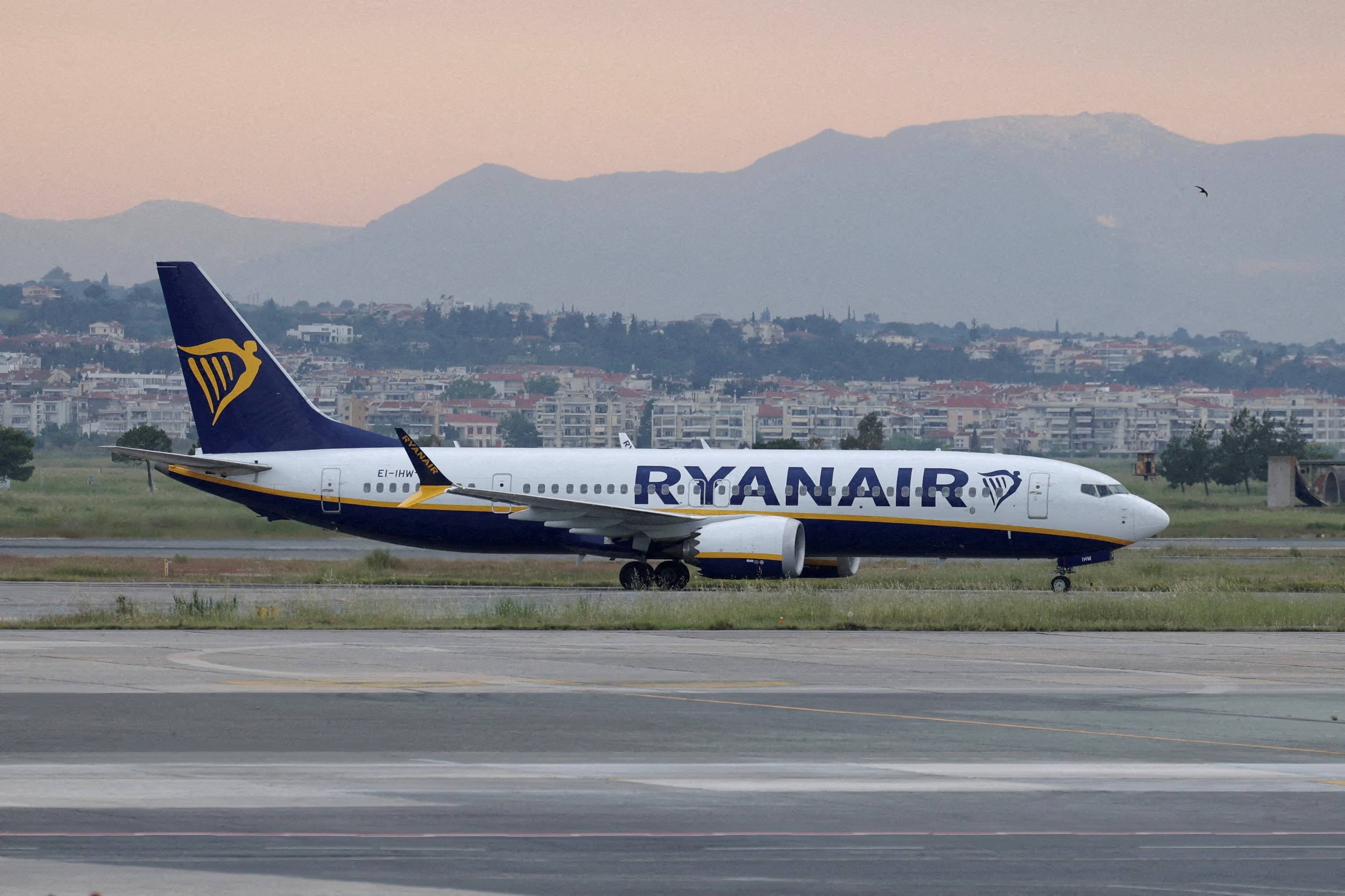 Avião da Ryanair no aeroporto de Makedonia, em Tessalônica, Grécia
   7 de maio de 2026    REUTERS/Alexandros Avramidis