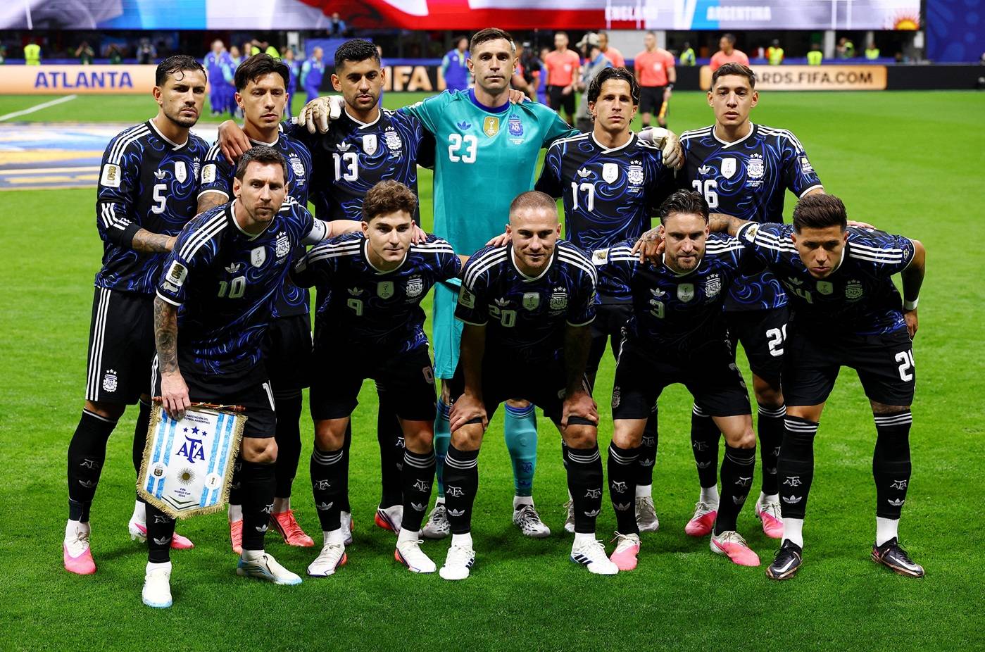 15 de julho de 2026 - Jogadores da Argentina antes da partida da semifinal contra a Inglaterra. Foto: REUTERS/Agustin Marcarian     TPX IMAGES OF THE DAY