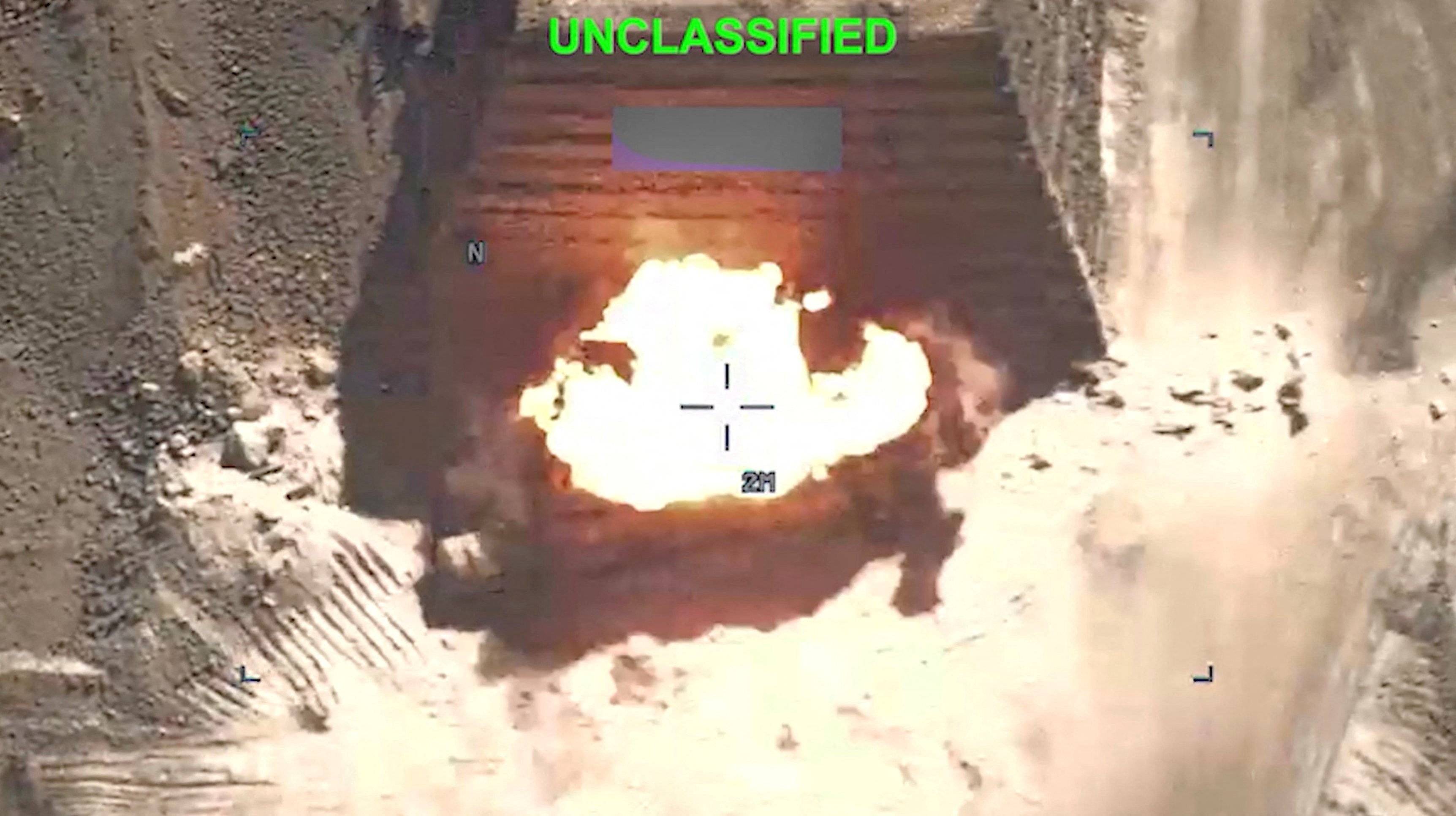 Uma explosão em local não identificado, durante o que o Comando Central dos EUA (CENTCOM) afirma serem ataques contra o Irã, nesta imagem capturada de um vídeo distribuído em 20 de julho de 2026. Comando Central dos EUA/Divulgação via REUTERS