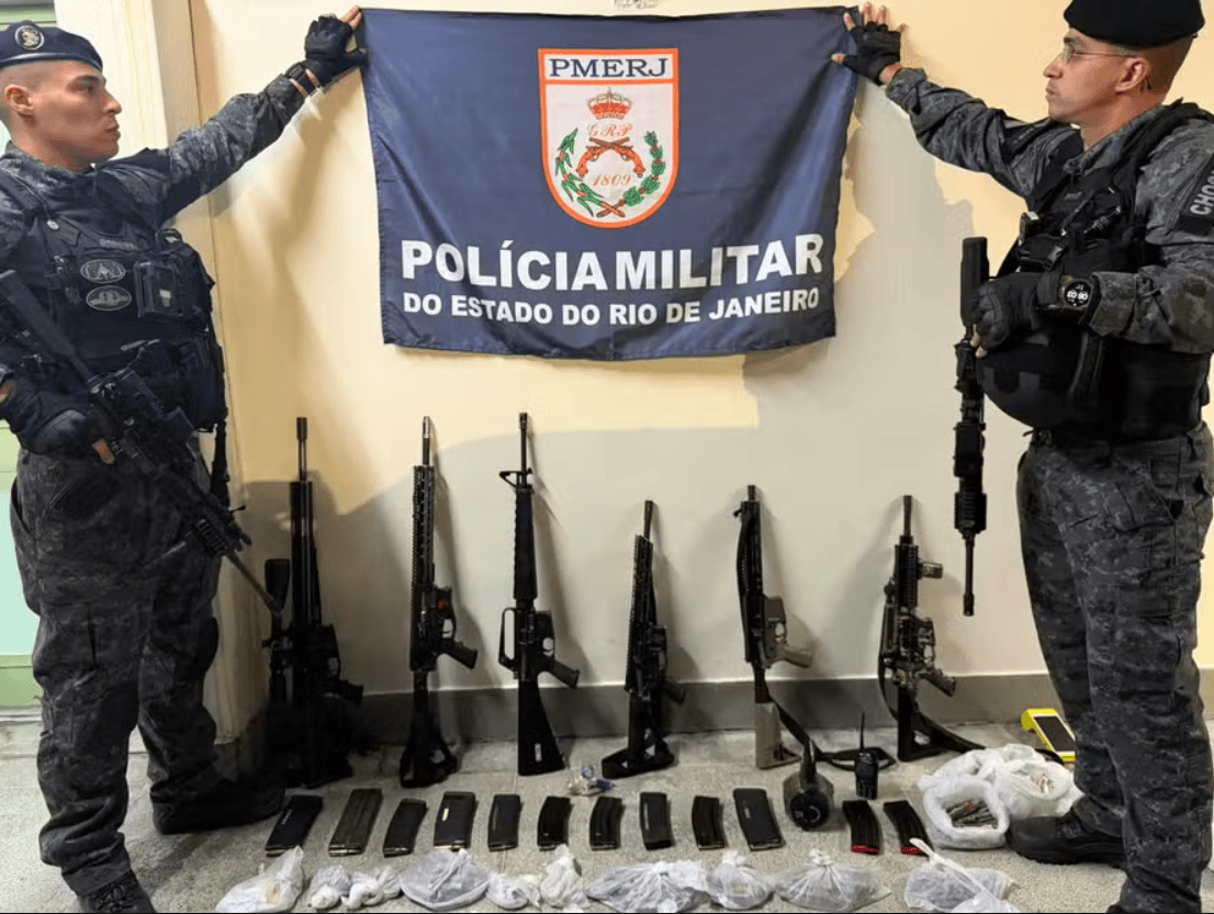 Policiais apreenderam seis fuzis na favela da Muzema