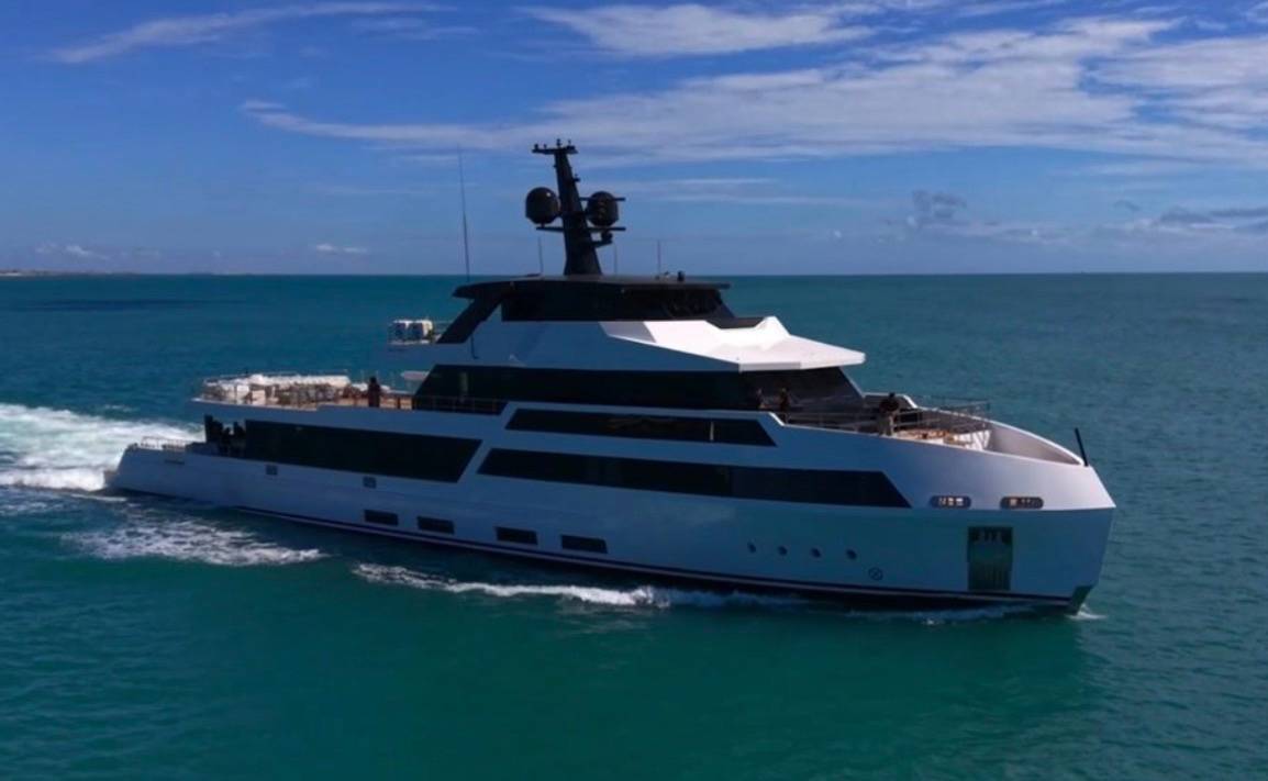 Novo iate de Neymar tem tem cerca de 800 m², seis suítes e heliponto