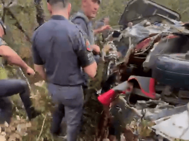 Helicóptero que caiu em uma região de mata em Iaras, no interior de São Paulo (Crédito: reprodução do X)